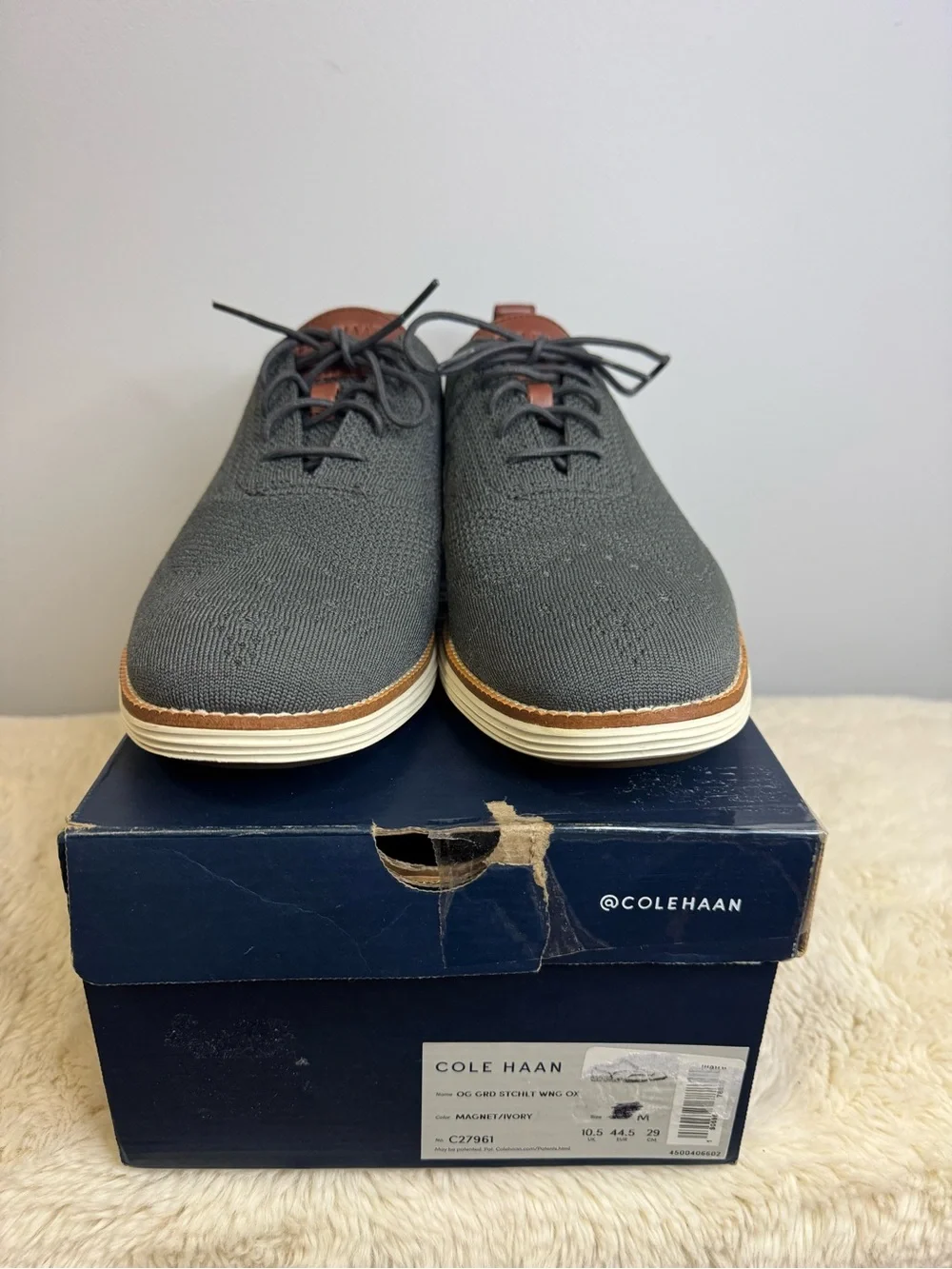 Bundle: COLE HAAN ØRIGINALGRAND WINGTIP OXFORD C27961 + Dress Socks